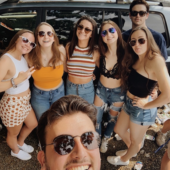 Meet your Posher, Nina - Picture 3 of 4